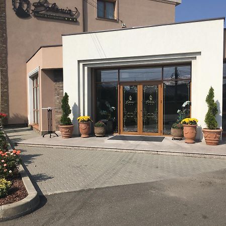 Hotel Bohemia Bacău Eksteriør billede