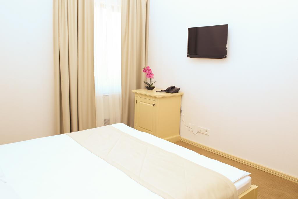 Hotel Bohemia Bacău Værelse billede